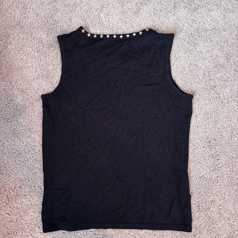 Knitted take with embroidered neck line - Picture 4 of 5
